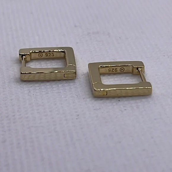 Mejuri Block Small Hoops - Picture 3 of 3